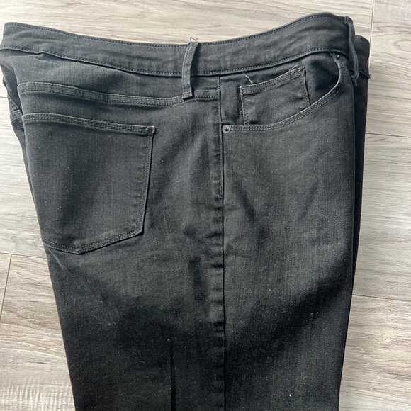 Universal Thread Black Bermuda Jean shorts - NEW - Picture 4 of 4